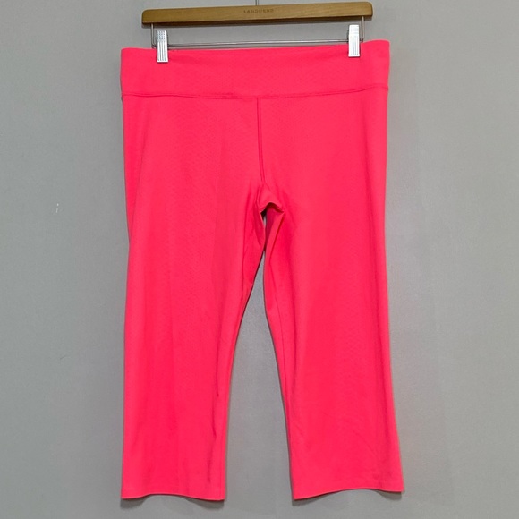 UNDER ARMOUR || Woman’s Hot pink Capris size large - Picture 1 of 6